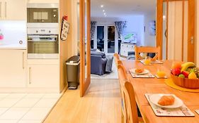 Stylish Coastal Home, Pets & Parking By Adliv